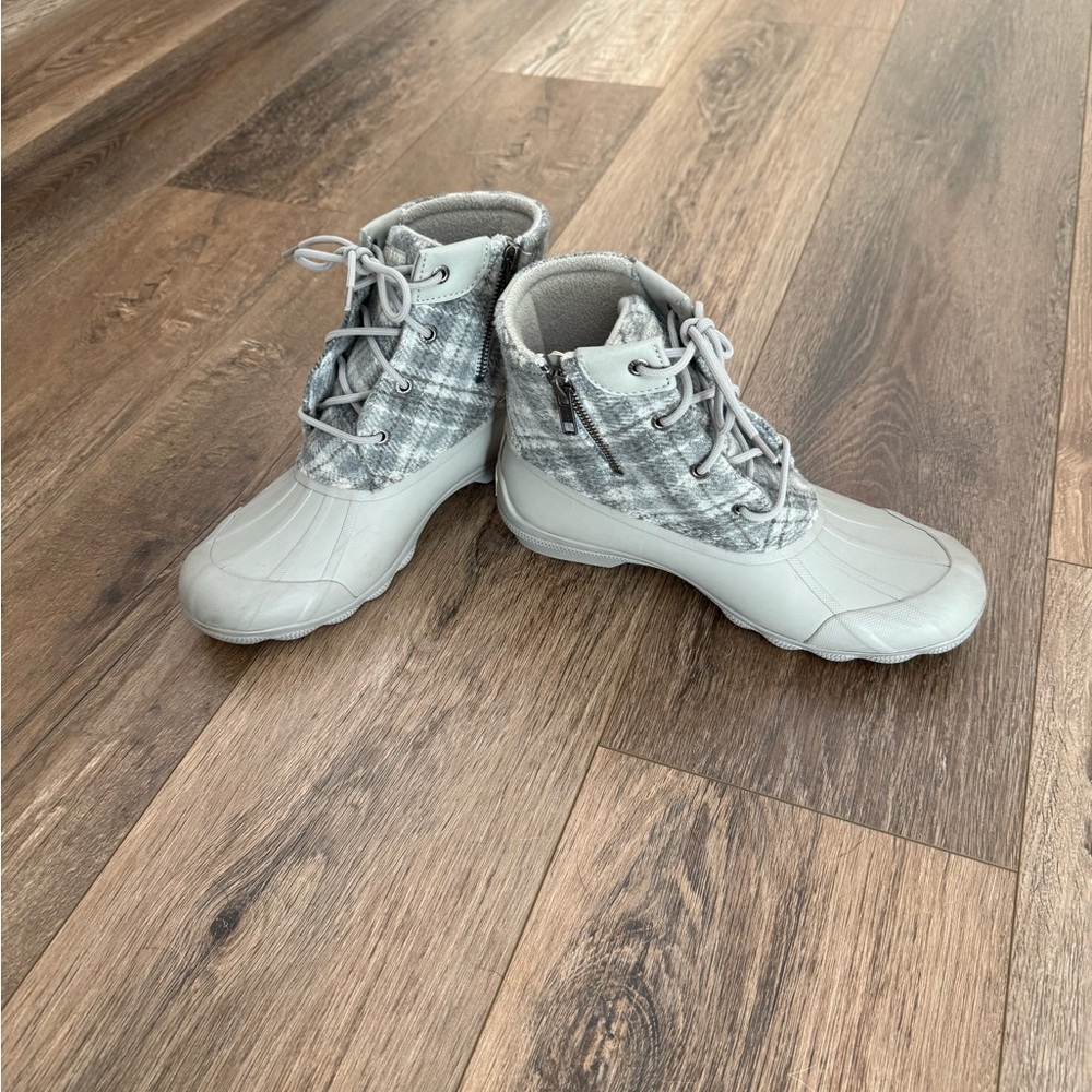 Sperry Women's Gray Checkered Winter Boots